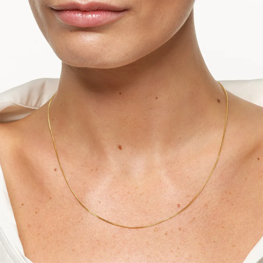 Fine Curb Chain Necklace in Gold