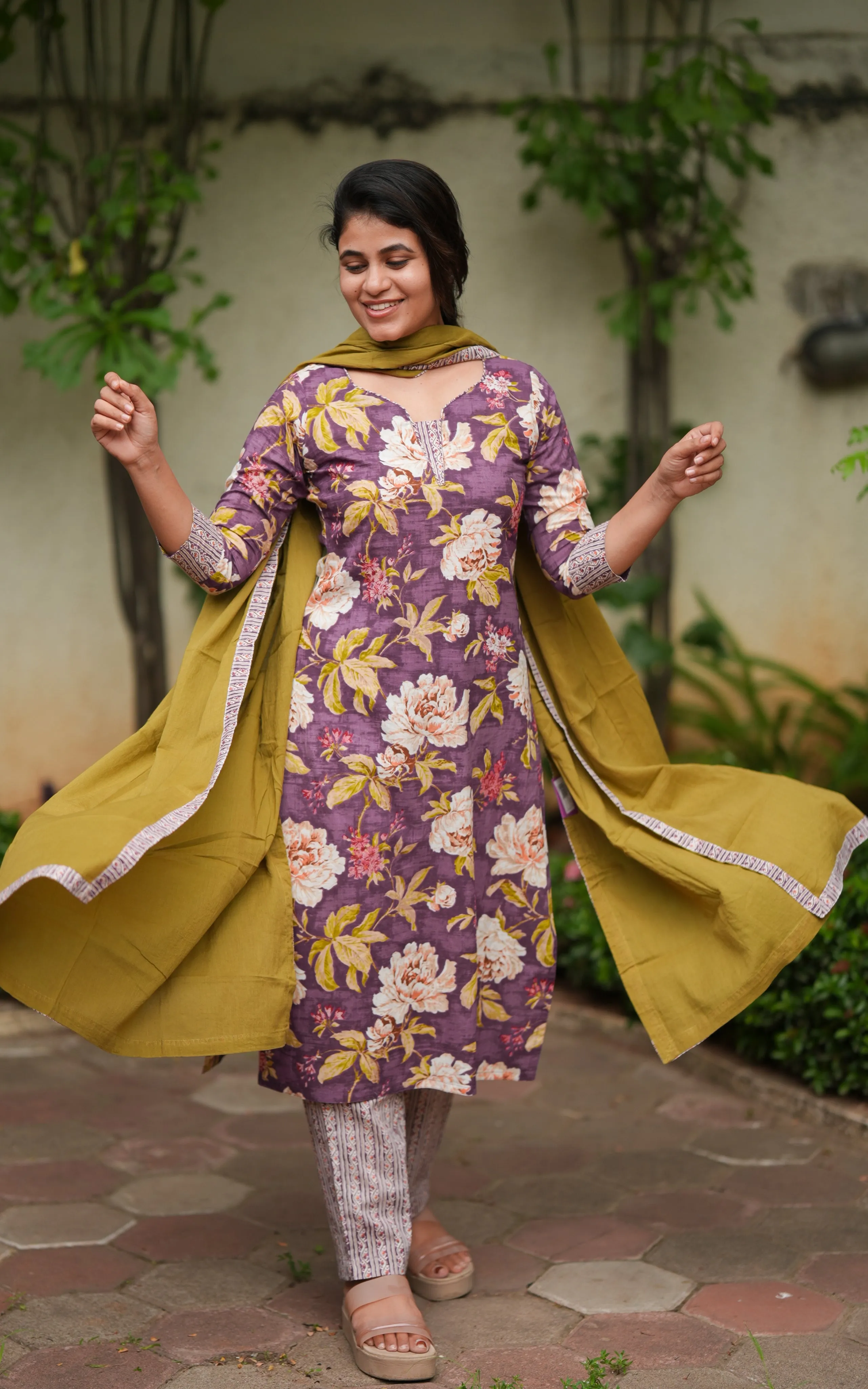 Hasini Violet (Kurti Pant Dupatta)