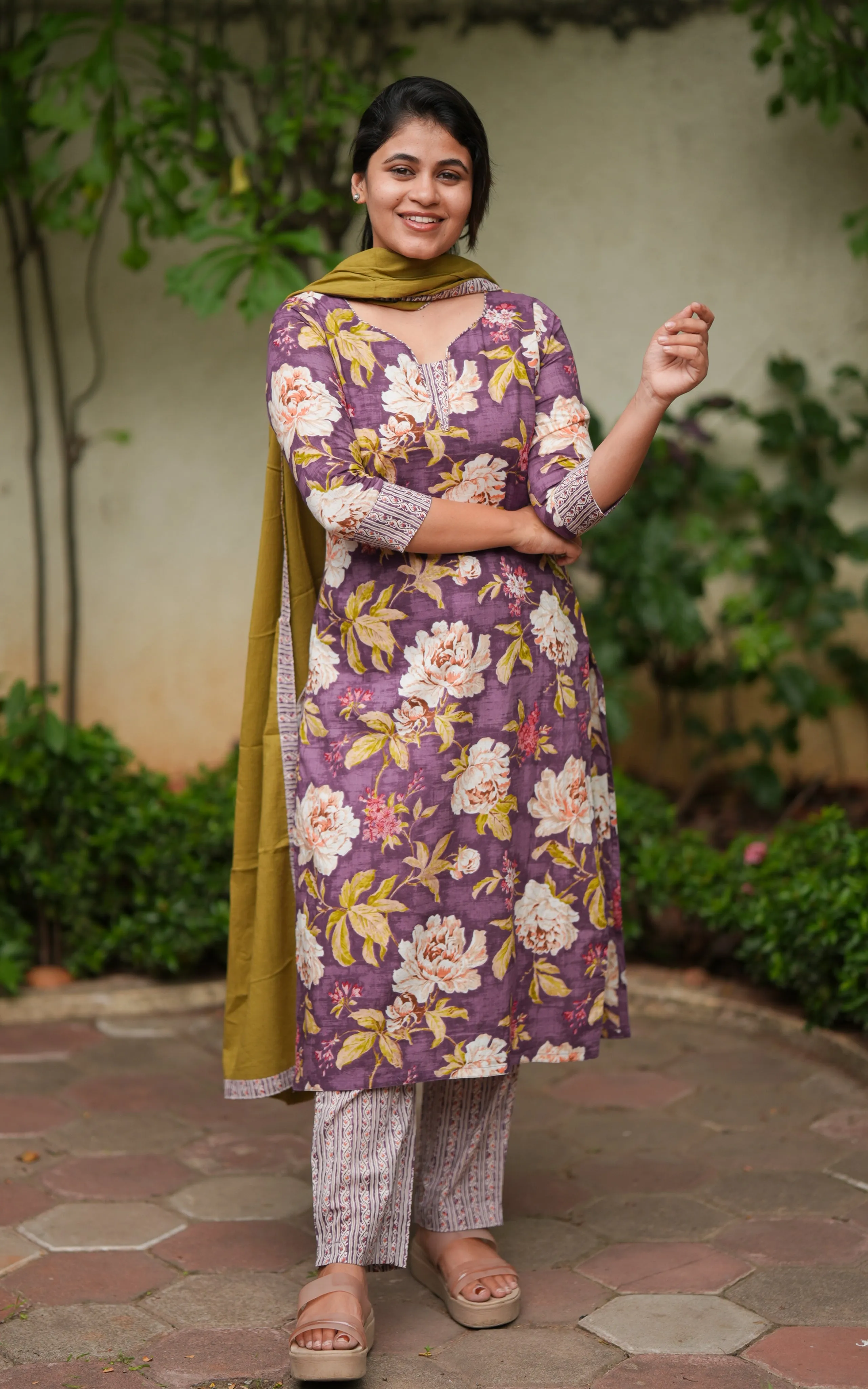 Hasini Violet (Kurti Pant Dupatta)