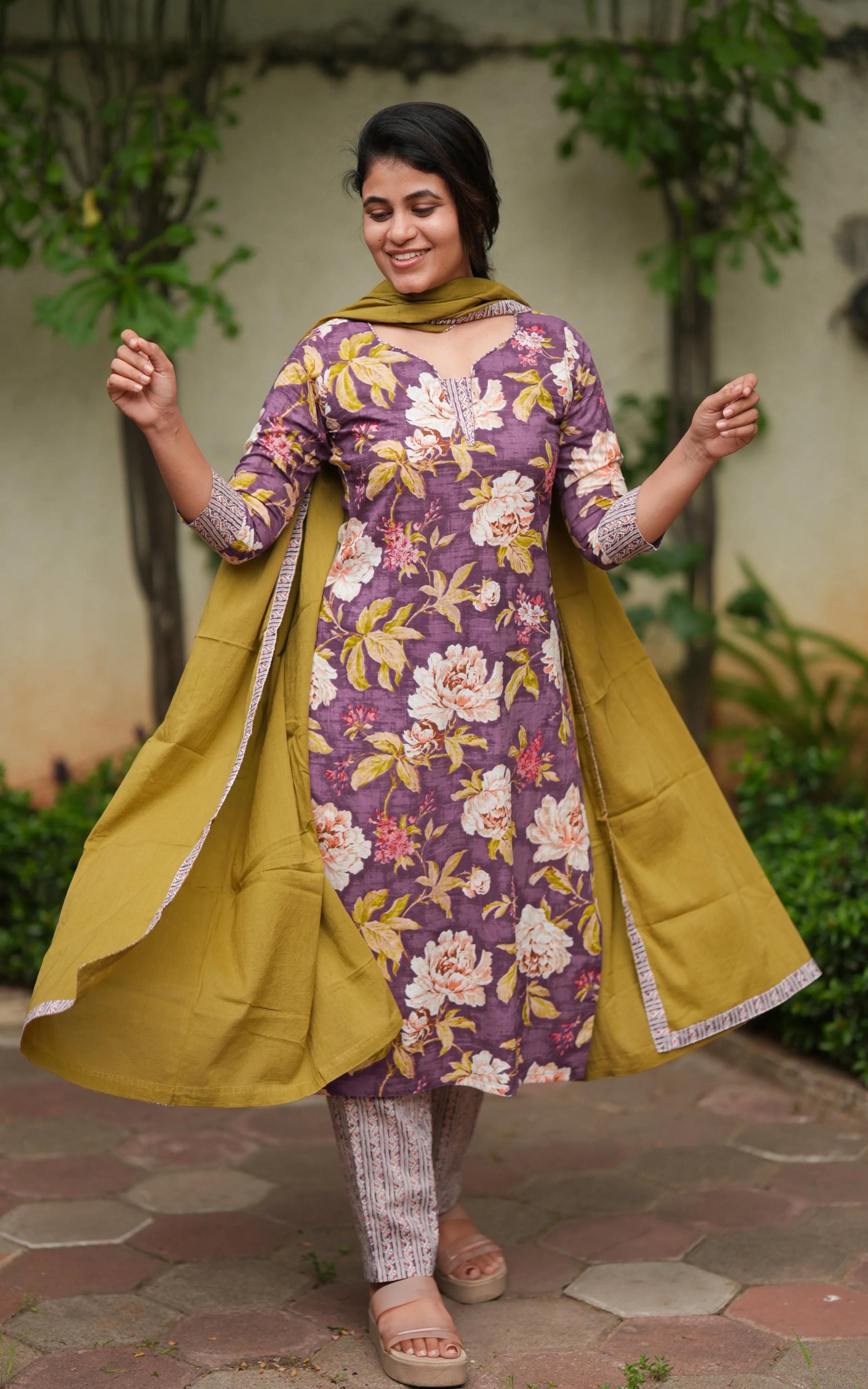 Hasini Violet (Kurti Pant Dupatta)