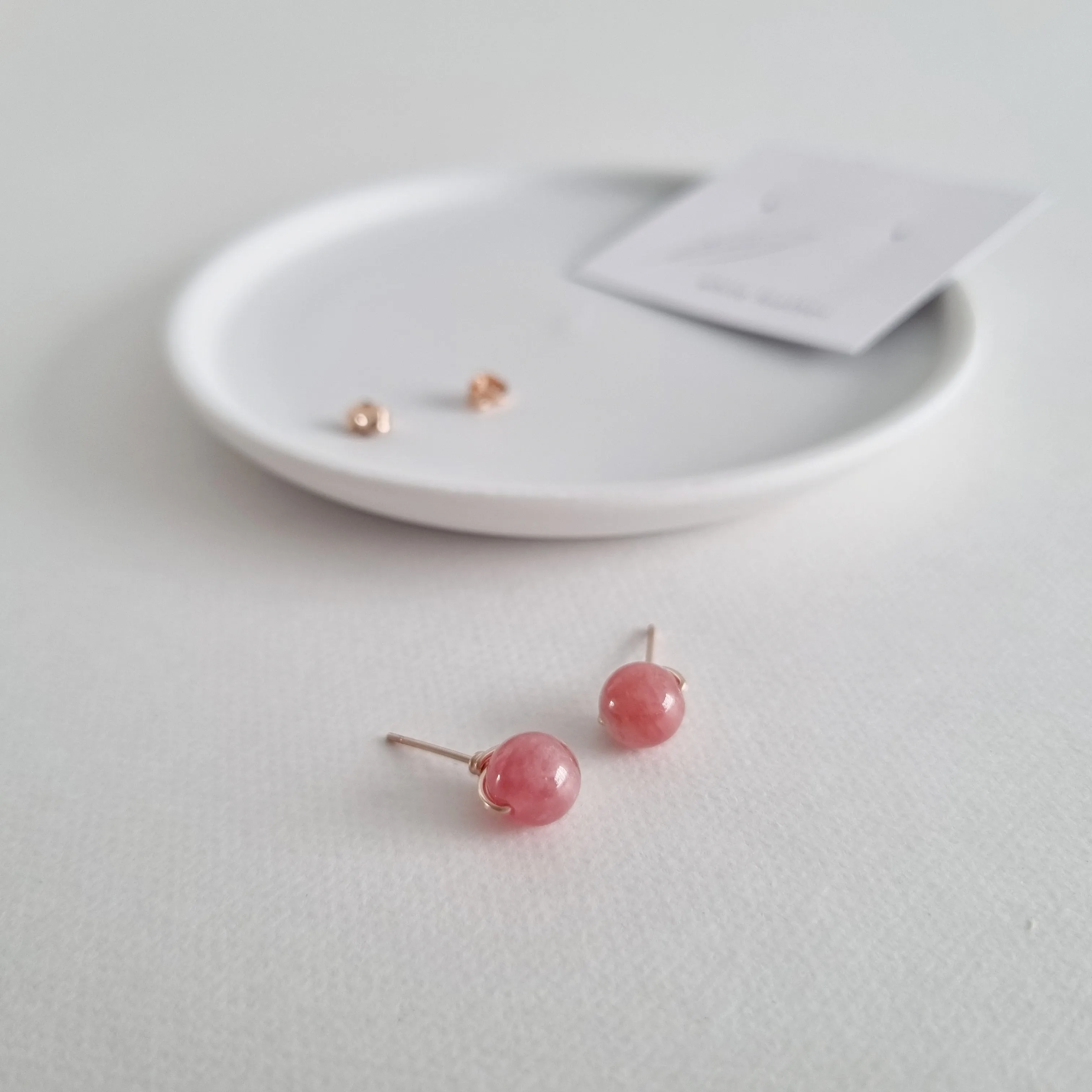 Rhodochrosite Earstuds 8mm (Basic) / 14k Gold-filled