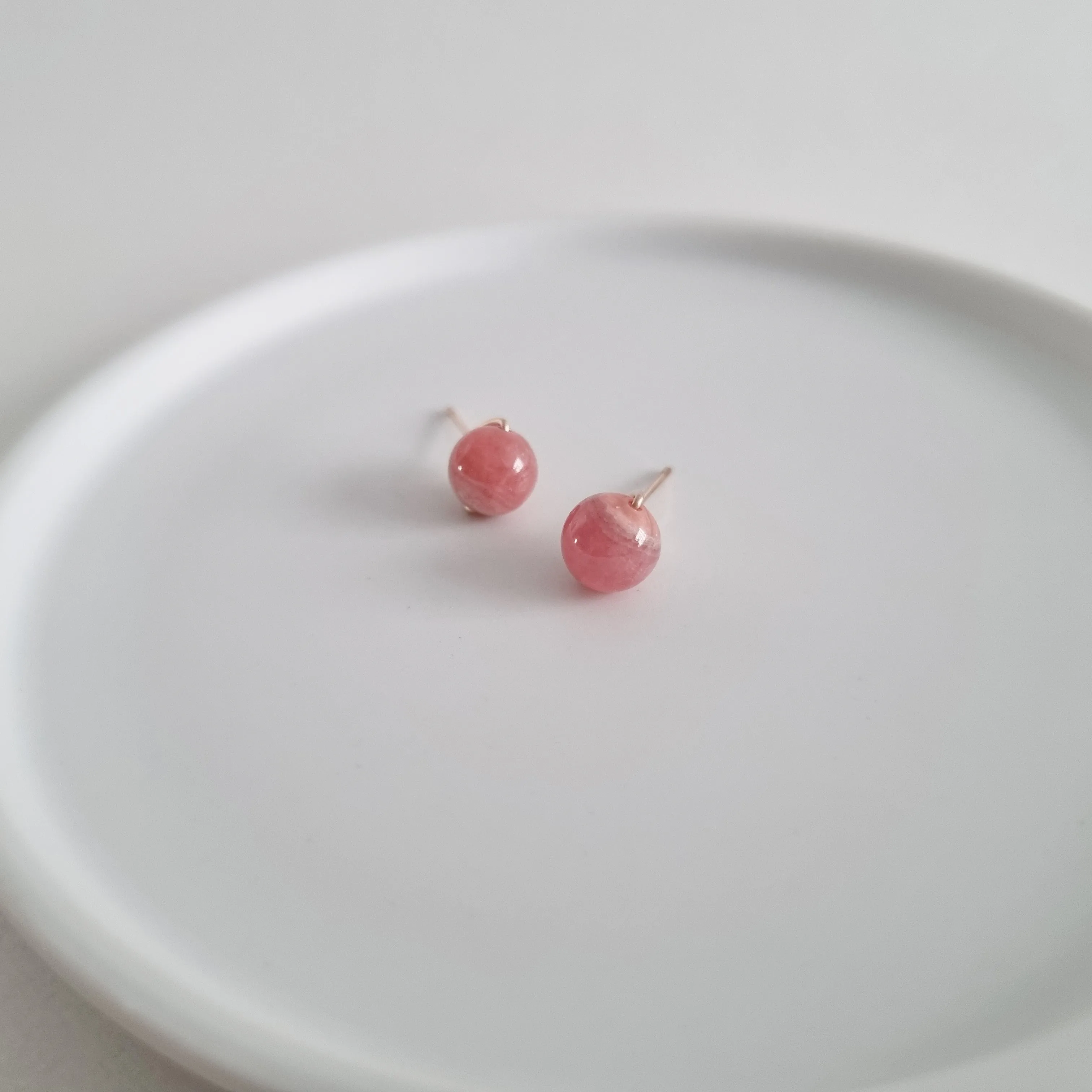 Rhodochrosite Earstuds 8mm (Basic) / 14k Gold-filled