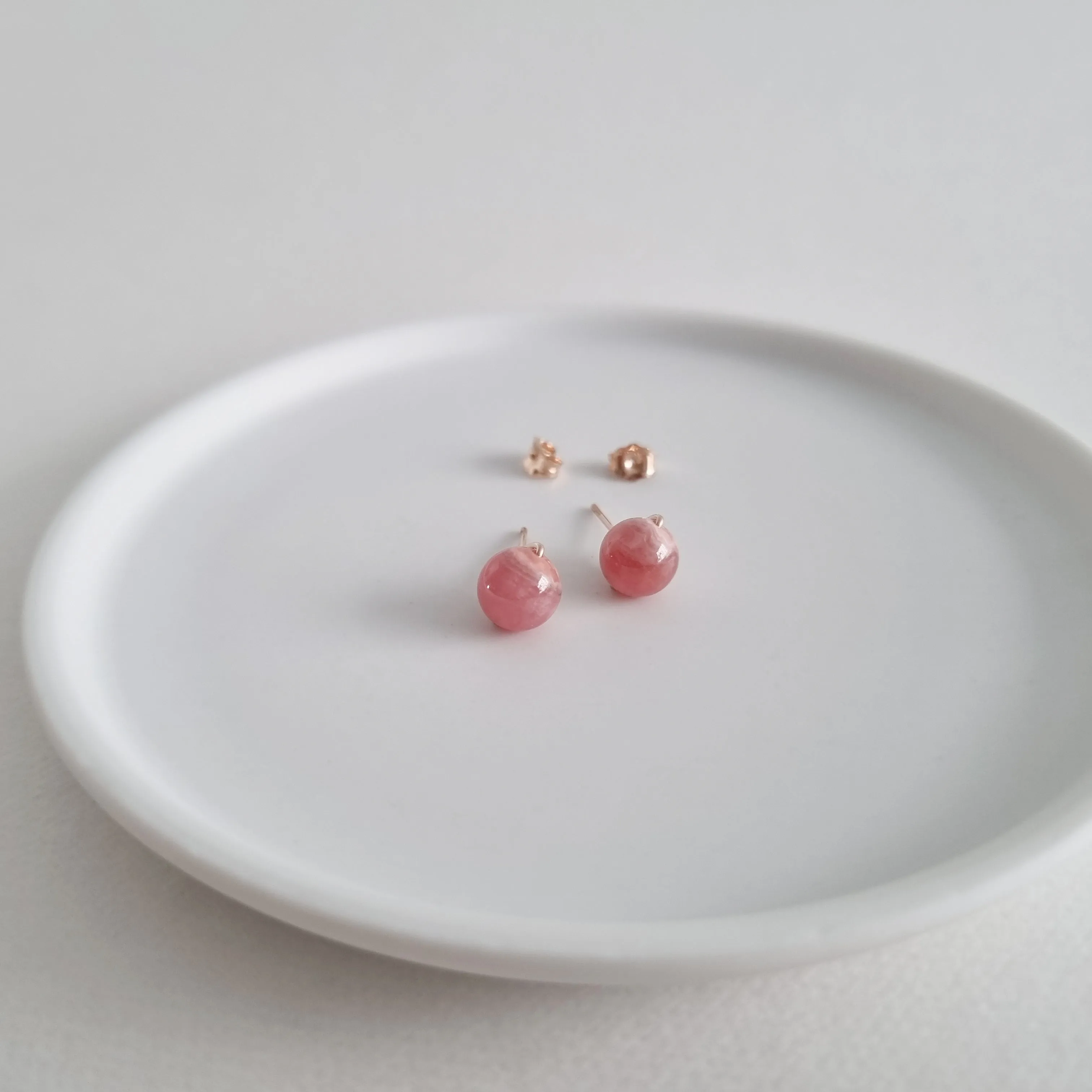 Rhodochrosite Earstuds 8mm (Basic) / 14k Gold-filled